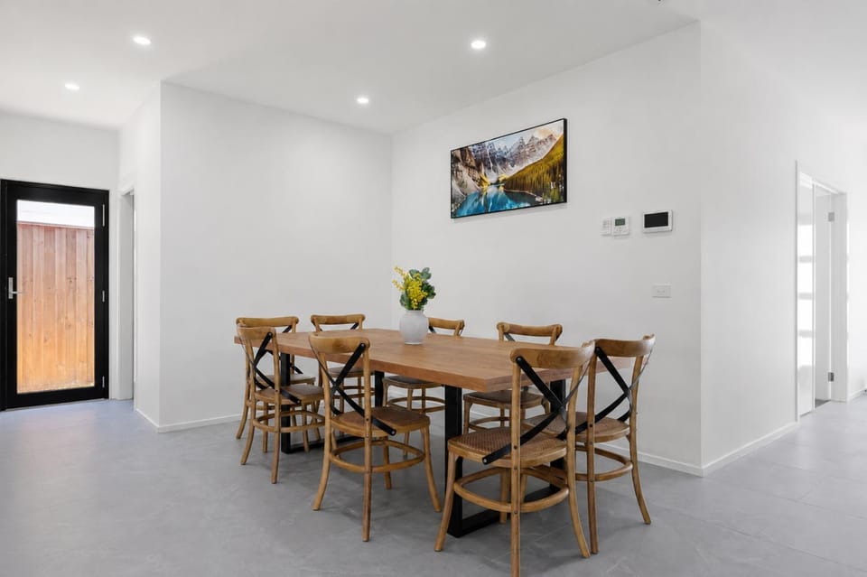 Seating area, Dining area