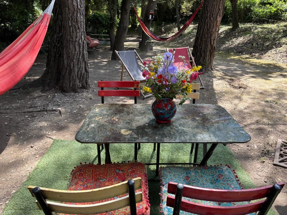 La roulotte du petit paradis Luxury tent in Saint-Remy-de-Provence