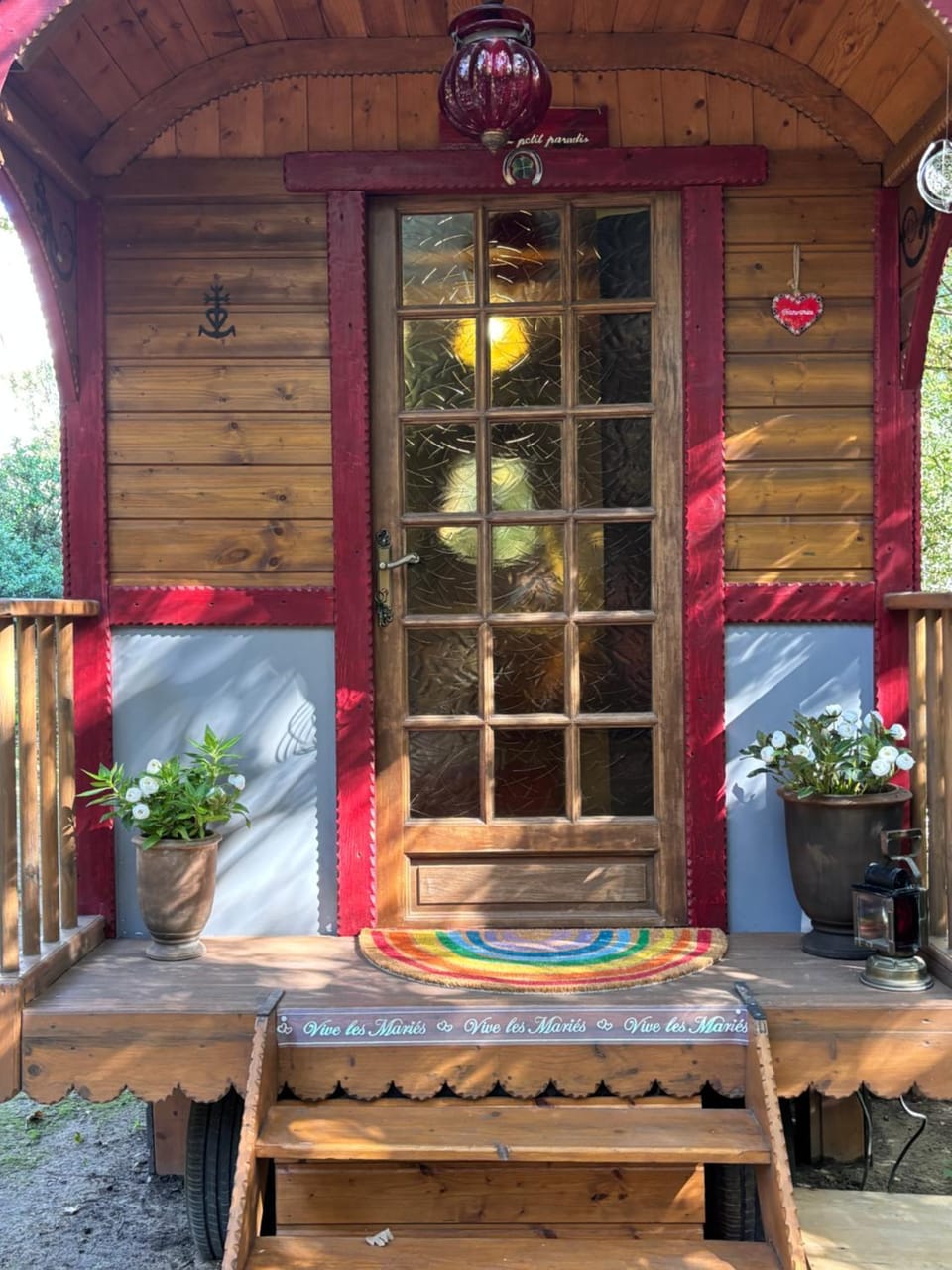 La roulotte du petit paradis Luxury tent in Saint-Remy-de-Provence