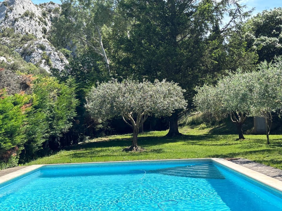 La roulotte du petit paradis Luxury tent in Saint-Remy-de-Provence