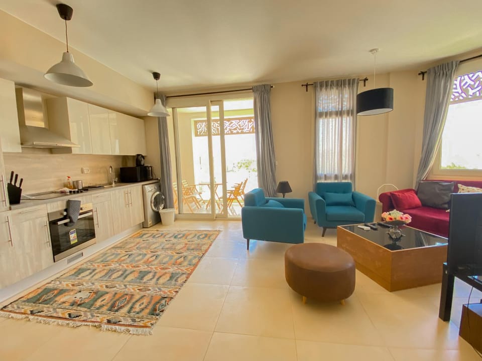 Kitchen or kitchenette, Living room