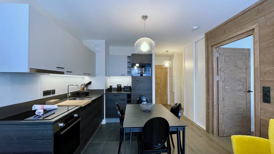 Dining area, dishwasher, oven, stove