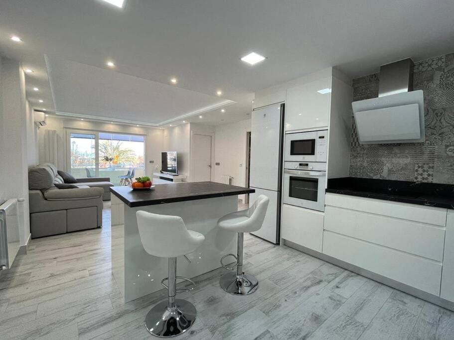 Kitchen or kitchenette, Living room, Seating area, Dining area, pet friendly, stove