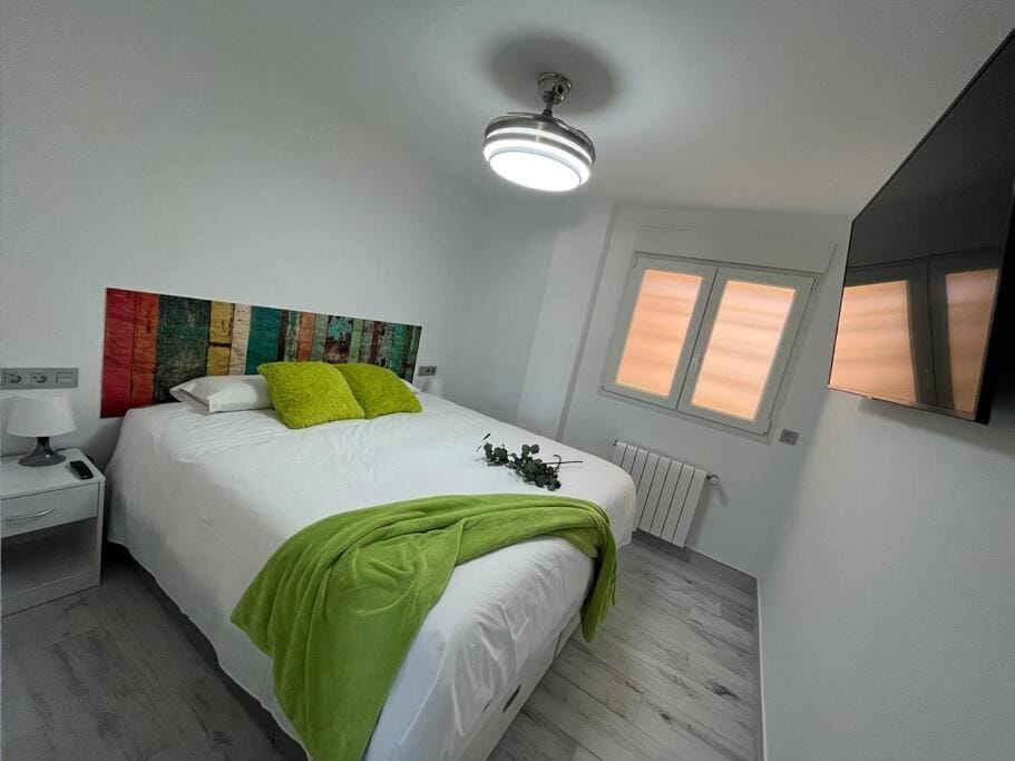 Bed, Photo of the whole room, Bedroom
