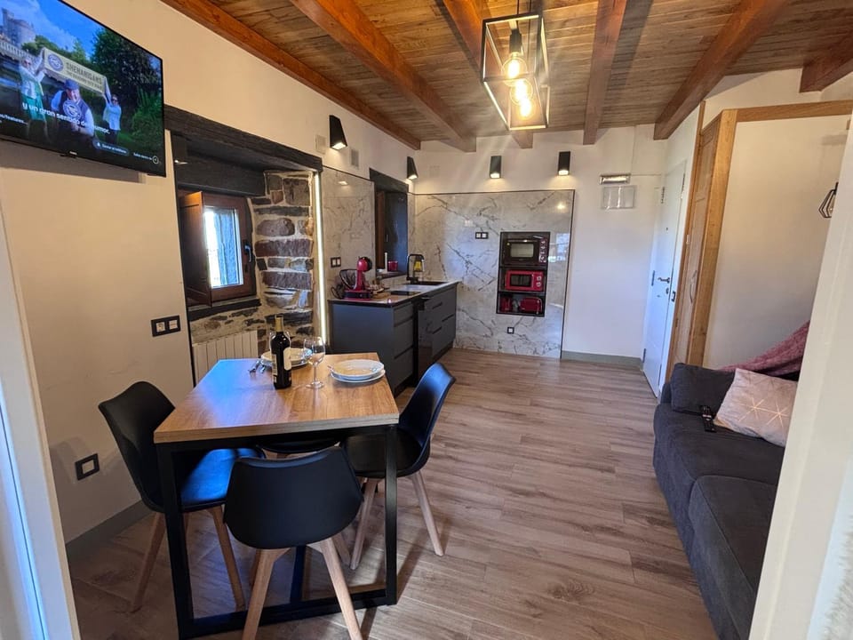 27A01 Casa Uría Cam Santiago by R2R Consulting House in Asturias