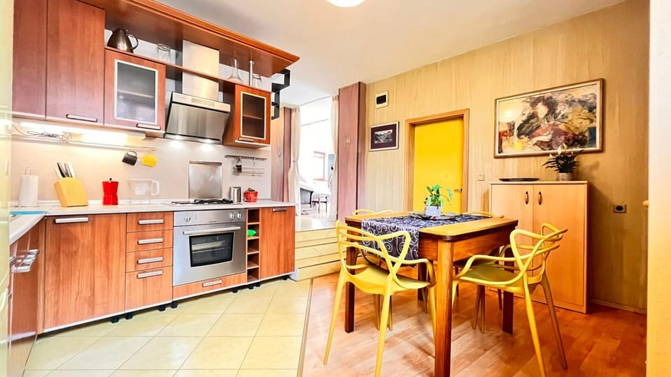 Kitchen or kitchenette, Dining area, pet friendly, stove, toaster