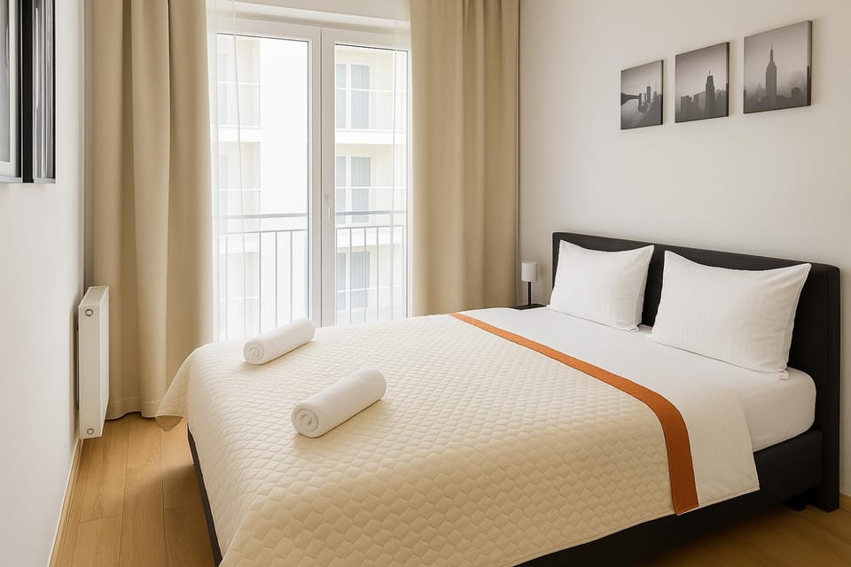 Bed, Bedroom, towels