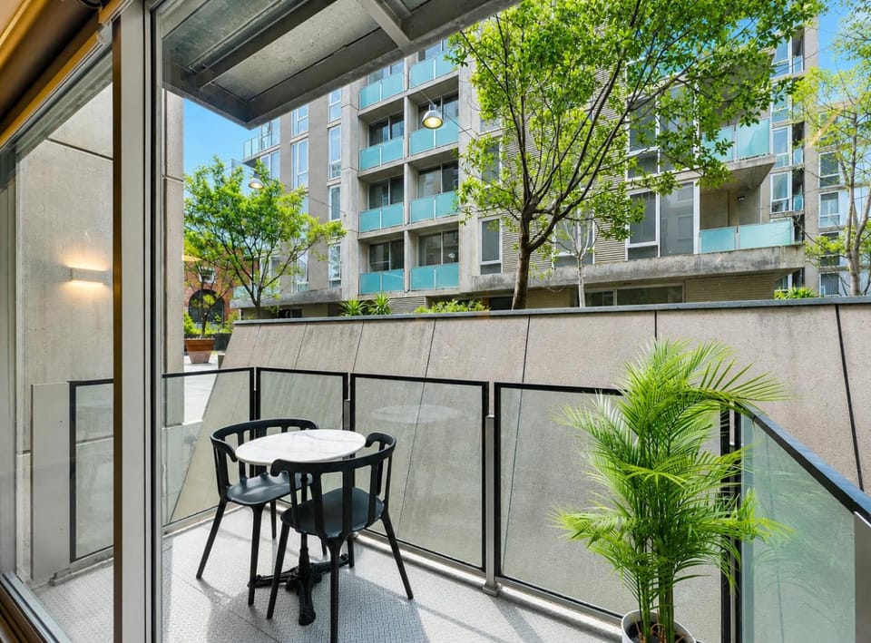 Balcony/Terrace, Seating area, City view