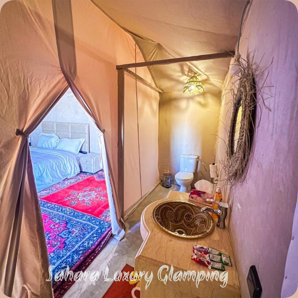 Property building, Bed, Photo of the whole room, Bedroom, Text overlay, towels