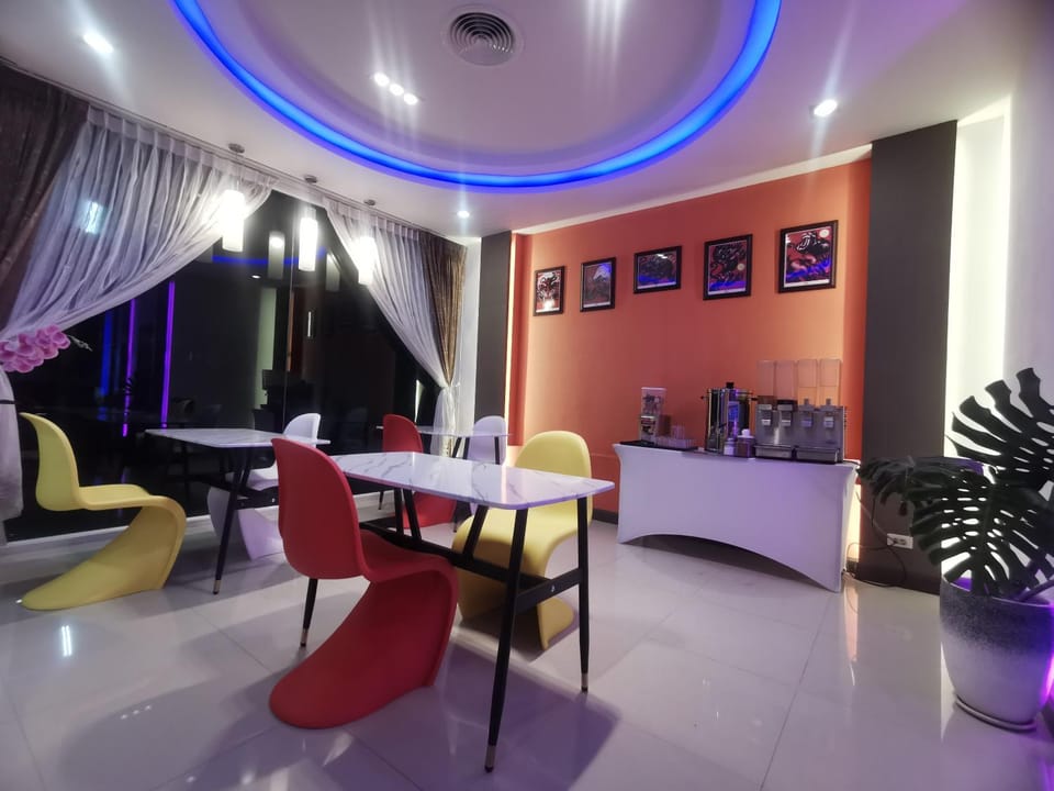 Coffee/tea facilities, Seating area, Dining area