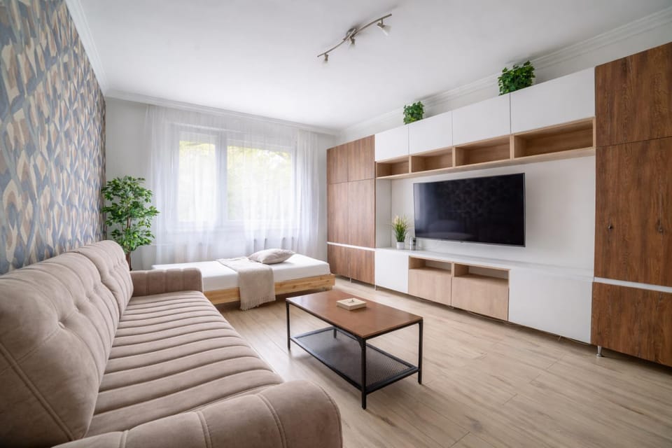Communal lounge/ TV room, TV and multimedia, Living room, Seating area, Evening entertainment