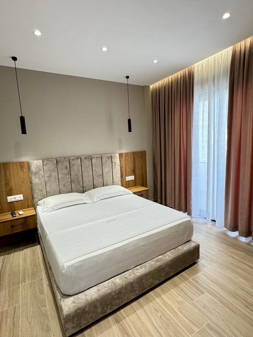 Bed, Balcony/Terrace, Photo of the whole room, Bedroom