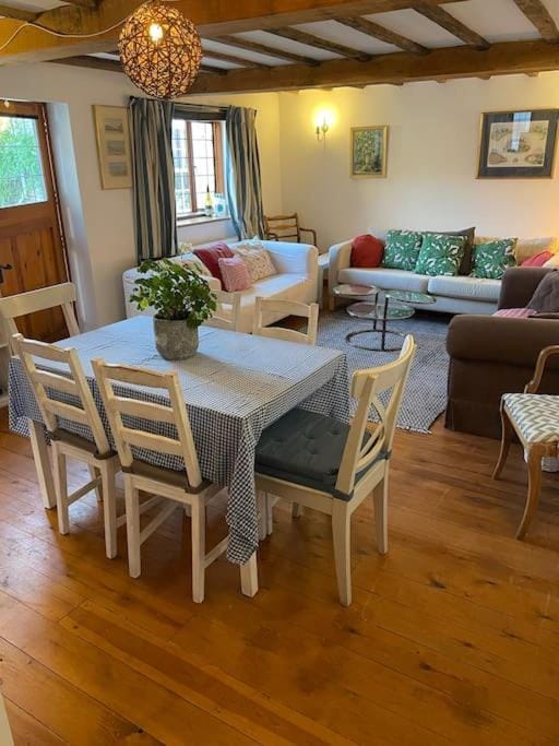 Annex at Southfields in idyllic Hampshire village House in England