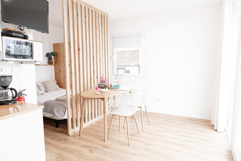 TV and multimedia, Kitchen or kitchenette, Dining area, Bedroom