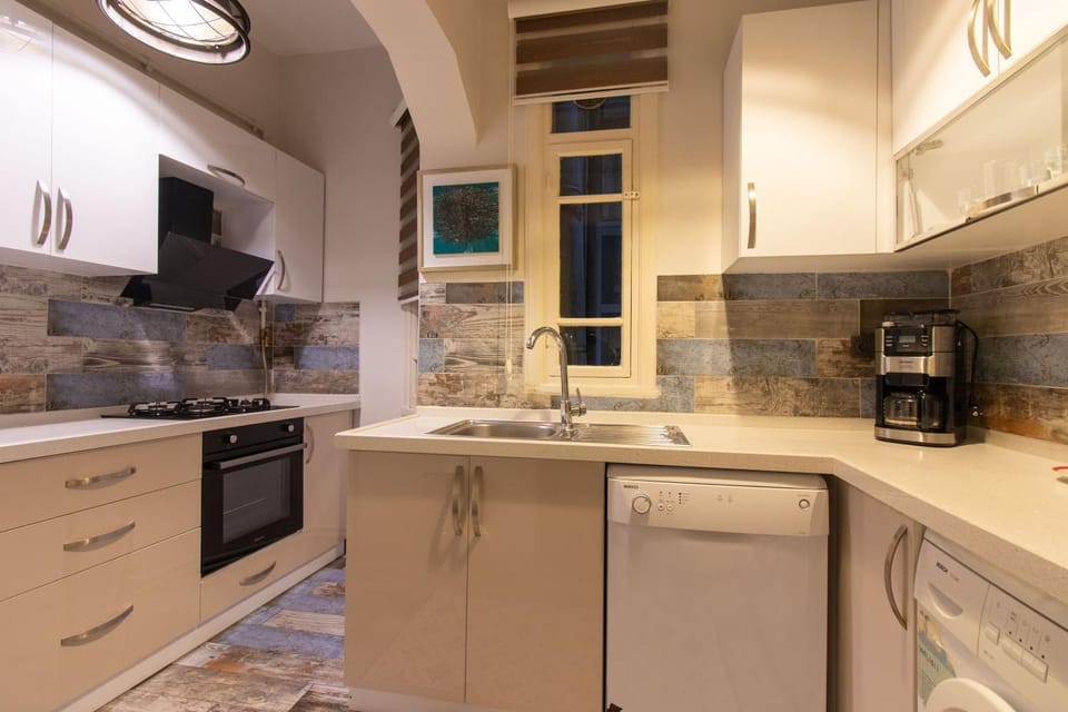 Historic & Cozy 2BR Nisantasi Flat w High Ceilings Apartment in Istanbul