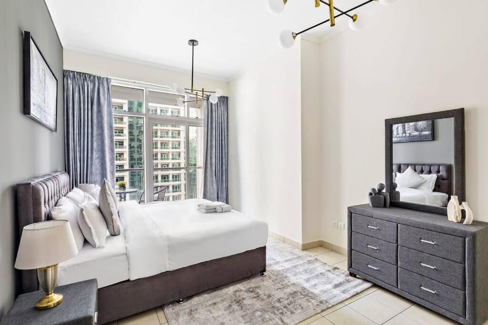 StoneTree - Elegant 1BR in Famous Location Apartment in Dubai