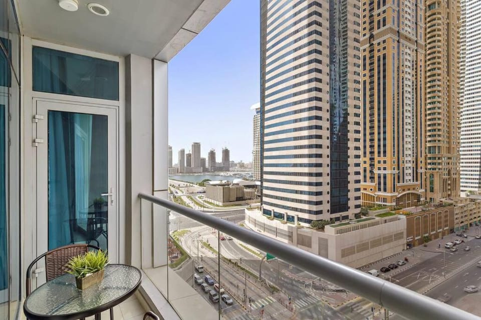 StoneTree - Elegant 1BR in Famous Location Apartment in Dubai