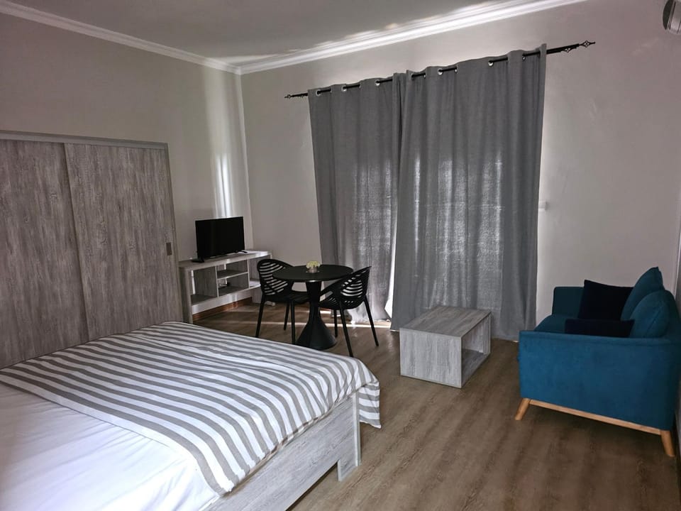 Bed, TV and multimedia, Living room, Seating area, Bedroom, hair dresser