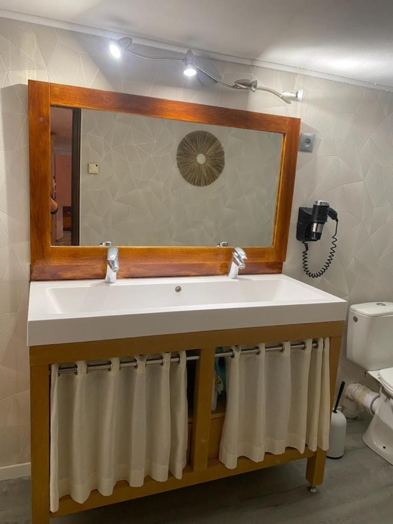 Charmant appart avec jardin House in Aigues-Mortes