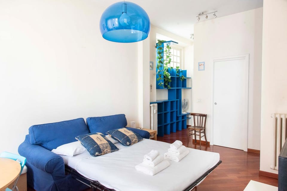 Bed, Living room, Photo of the whole room, Seating area, Bedroom, towels