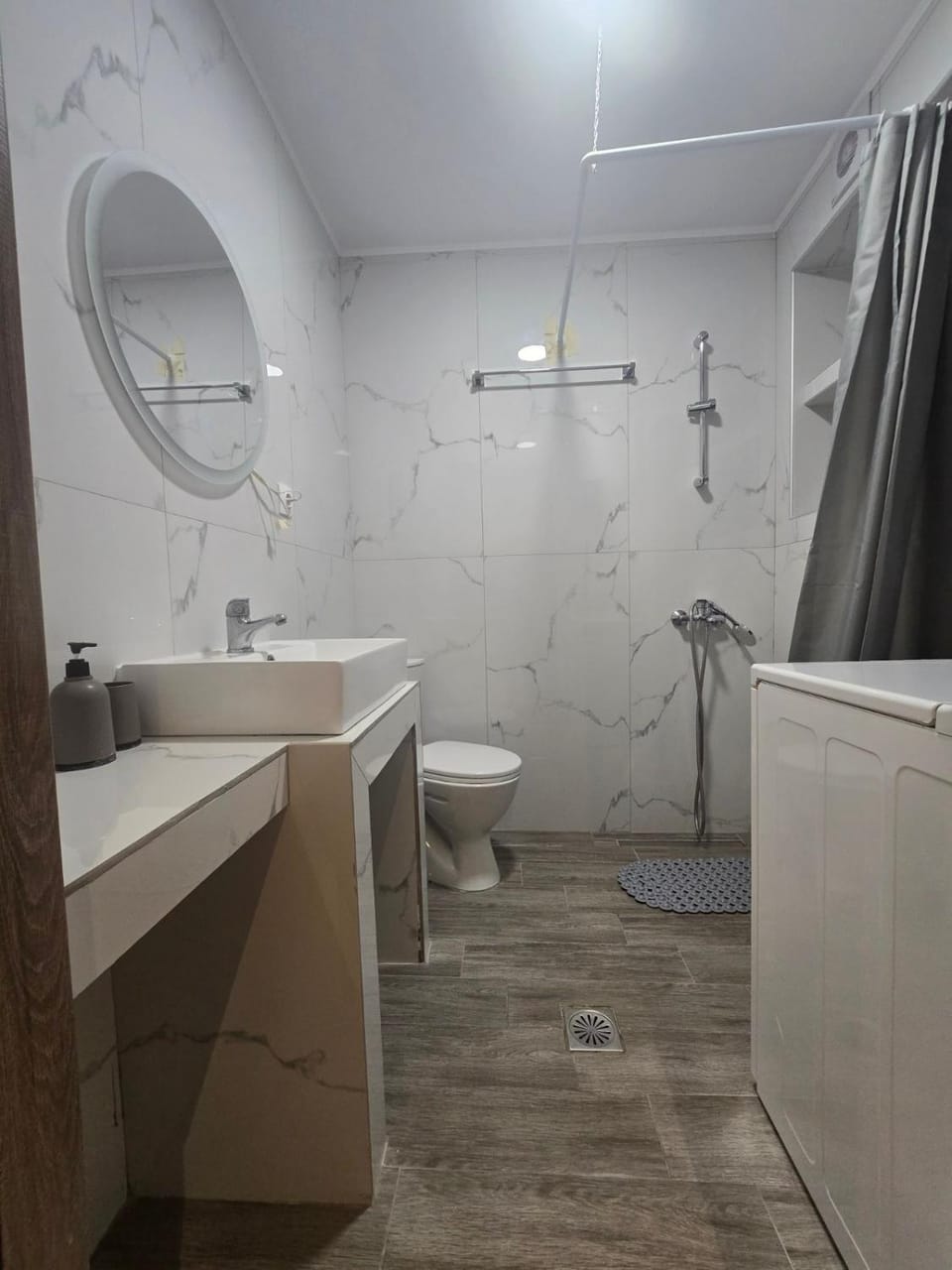Shower, Toilet, Bathroom, washing machine