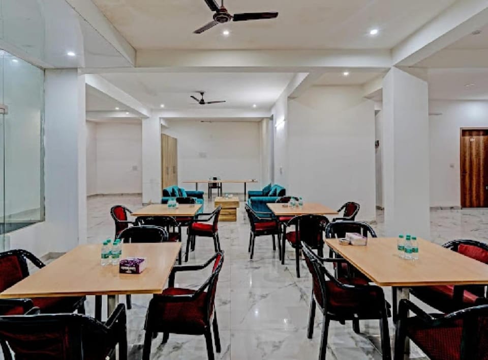 Restaurant/places to eat, Seating area, fireplace