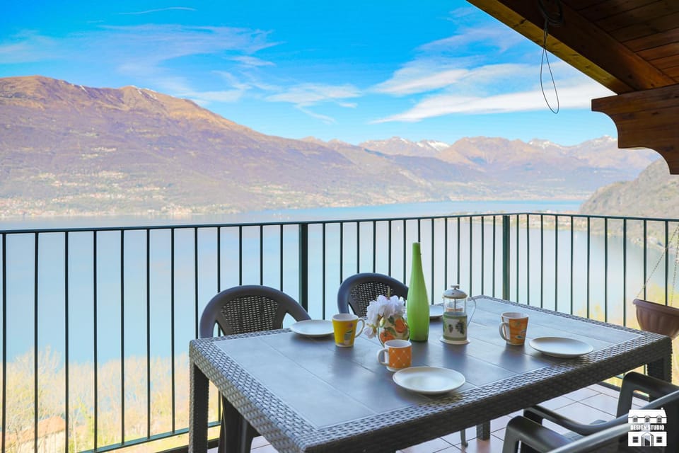 View (from property/room), Balcony/Terrace, Mountain view