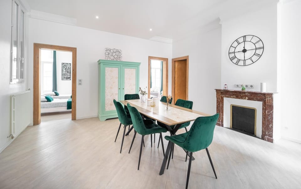 Dining area, internet