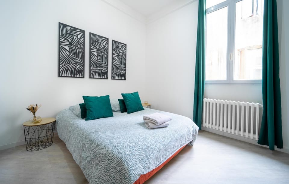 Bed, Photo of the whole room, Bedroom, internet