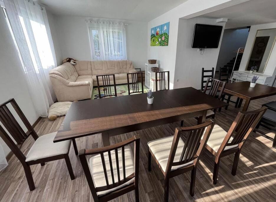 Communal lounge/ TV room, Living room, Dining area
