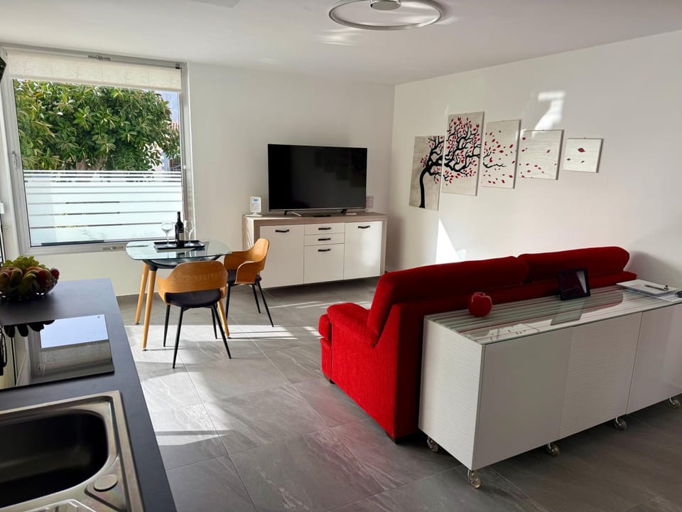 Day, Living room, Seating area