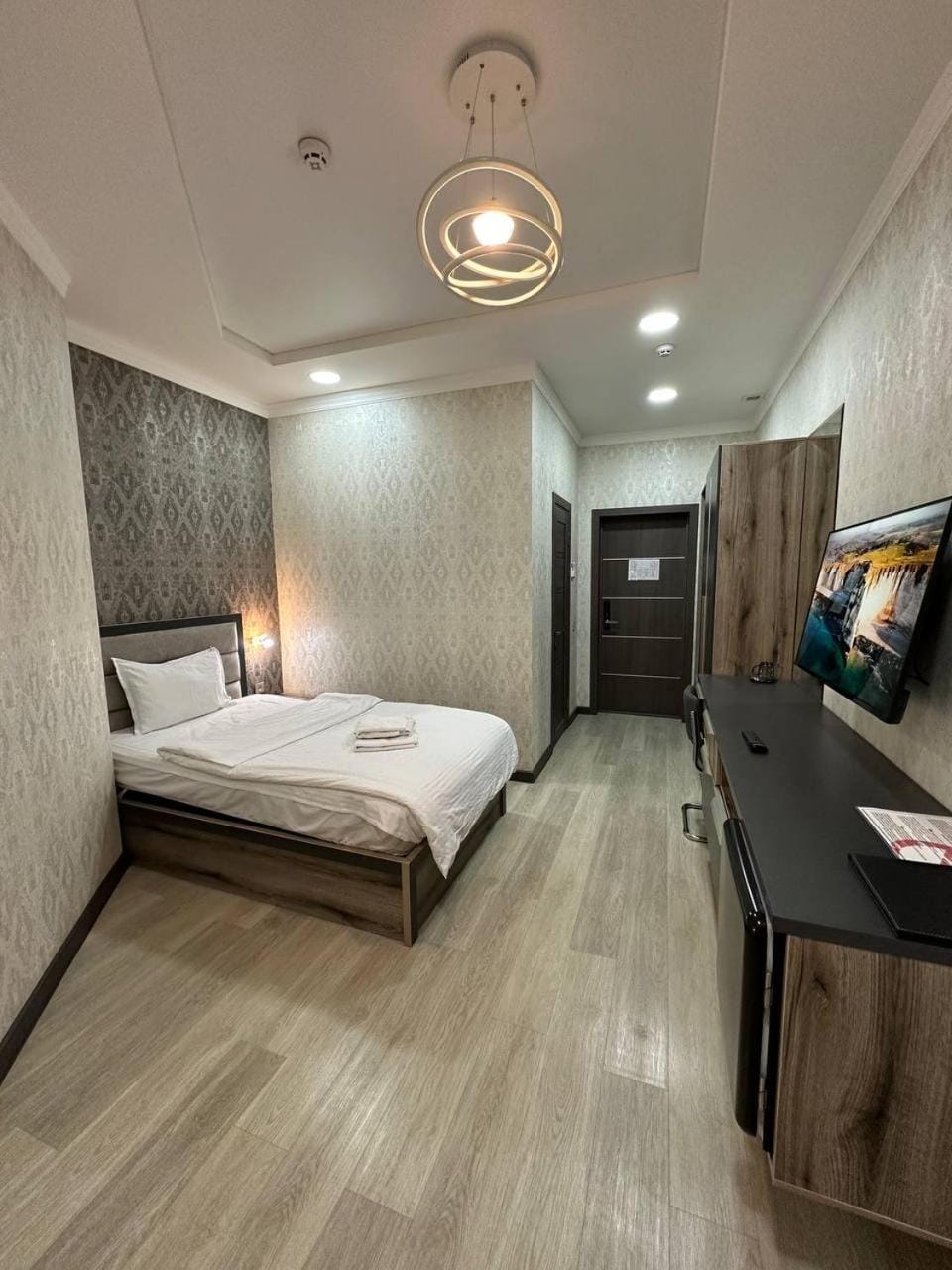 Bed, TV and multimedia, Bedroom, hair dresser
