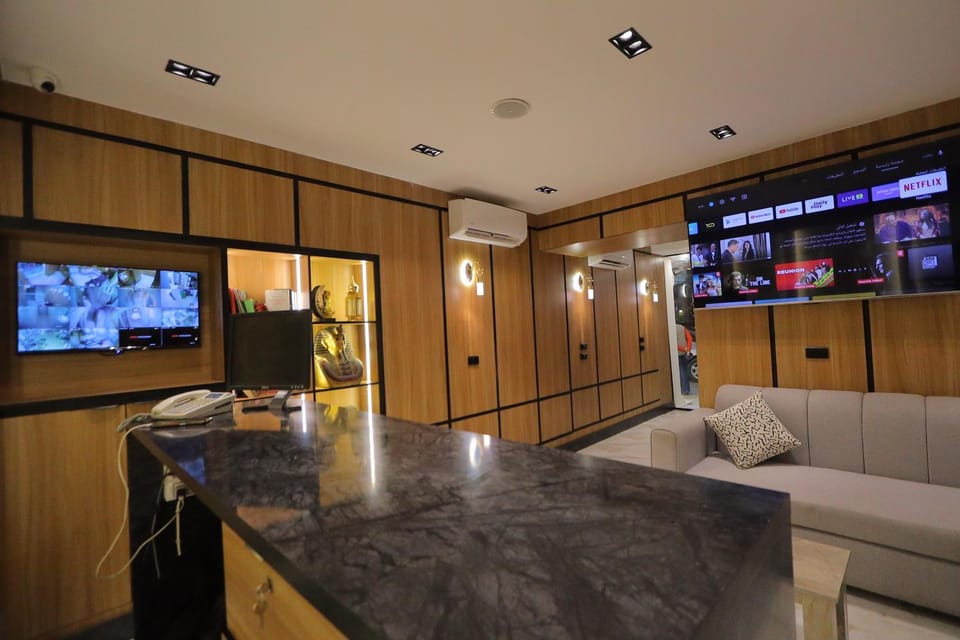 Communal lounge/ TV room, TV and multimedia, Kitchen or kitchenette, Living room, Seating area, Dining area, Evening entertainment, minibar, oven, air conditioner