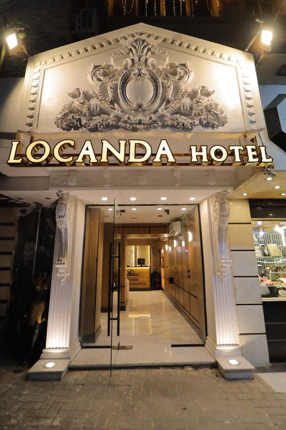 Property building, Facade/entrance, Night, Property logo or sign, Logo/Certificate/Sign, Text overlay, City view, Street view, Certificate/Award