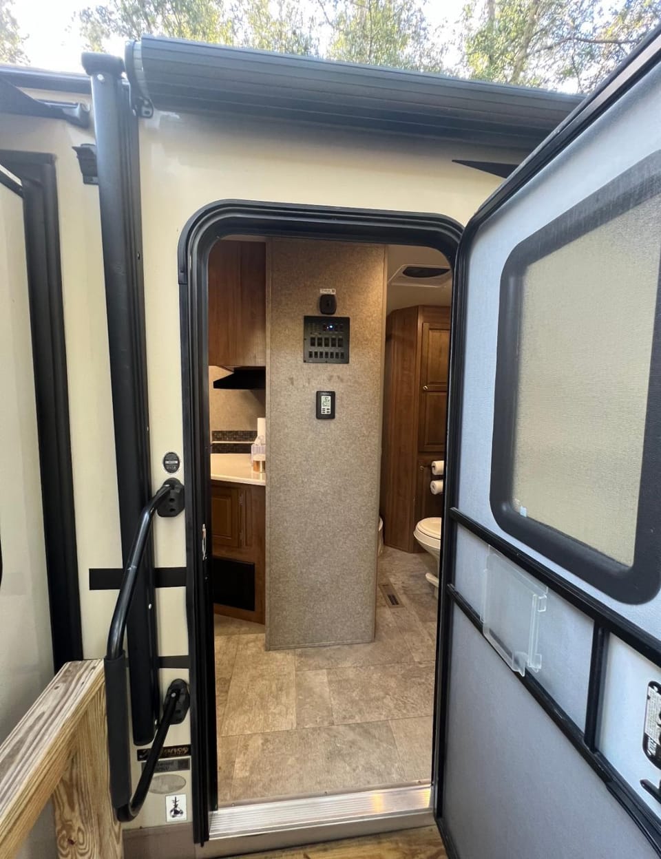 Sunrise Hideaway Campground/ 
RV Resort in Florida