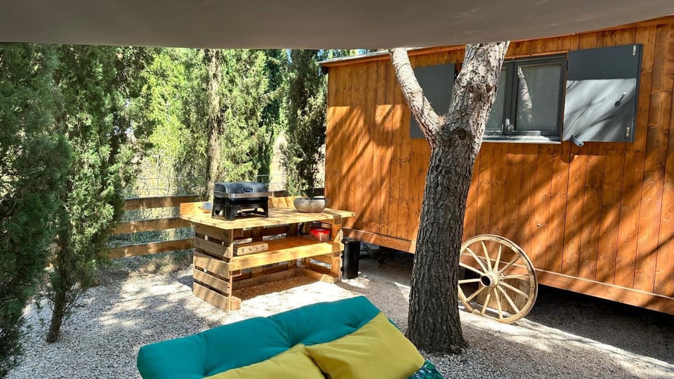 Superbe Roulotte de charme Campground/ 
RV Resort in French Riviera