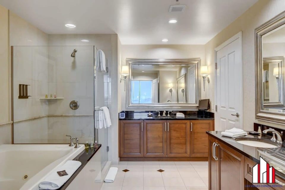 MGM Signature-31-702 1Bedroom 2Bath Balcony Suite House in Las Vegas Strip