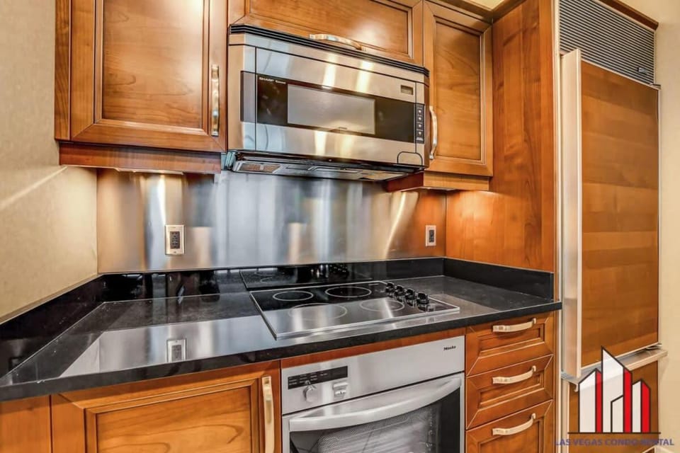 Signature 2Br3Ba balcony combo units 31-702 and 04 House in Las Vegas Strip
