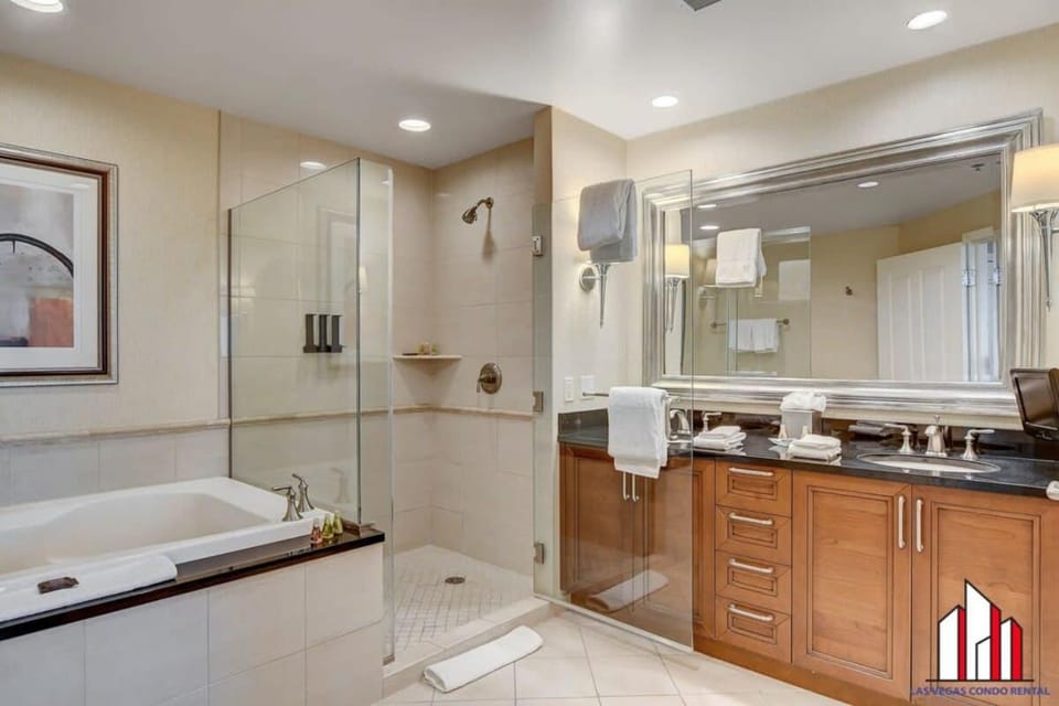MGM Signature-31-704 Jacuzzi Studio House in Las Vegas Strip
