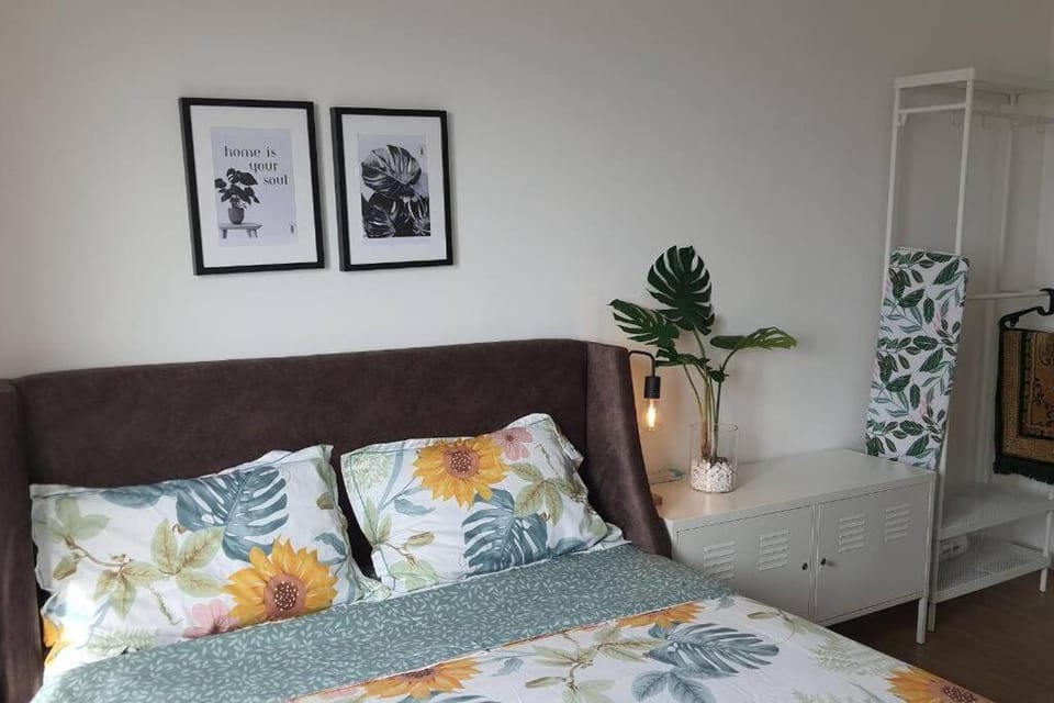 Bed, Bedroom