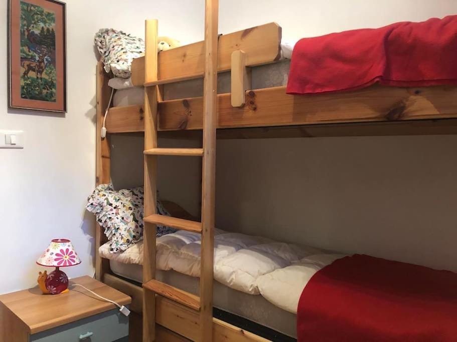 Bedroom, bunk bed