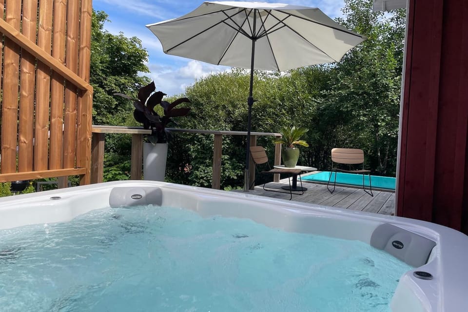 Property building, Patio, Hot Tub, Swimming pool, Open Air Bath, Open Air Bath, Inner courtyard view
