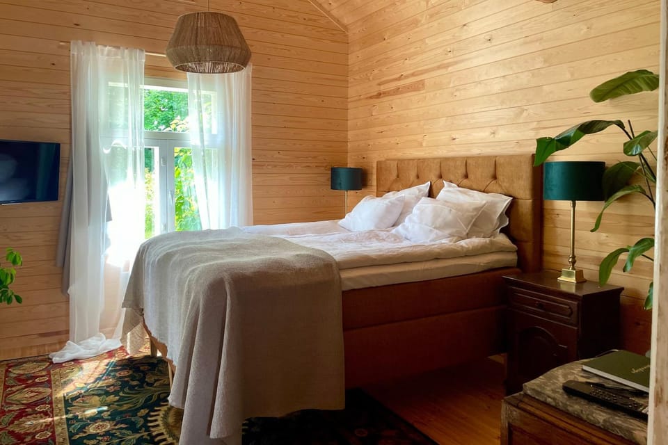 Bed, Living room, Photo of the whole room, Seating area, Bedroom