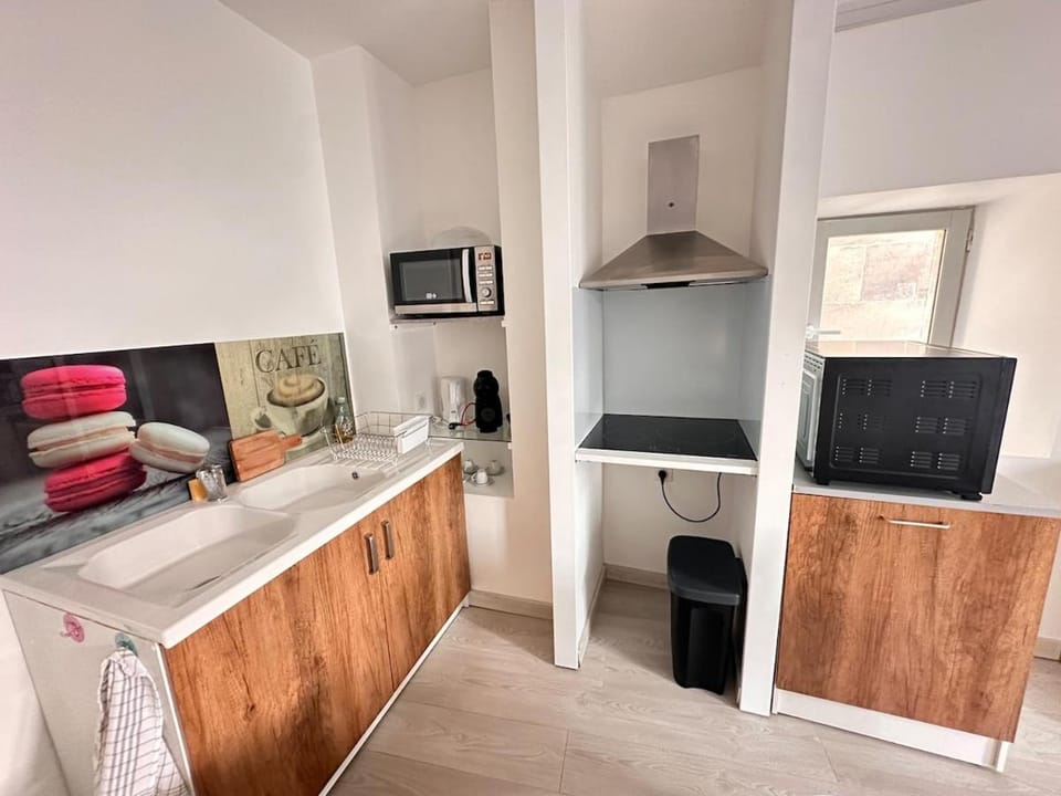 Kitchen or kitchenette, stove
