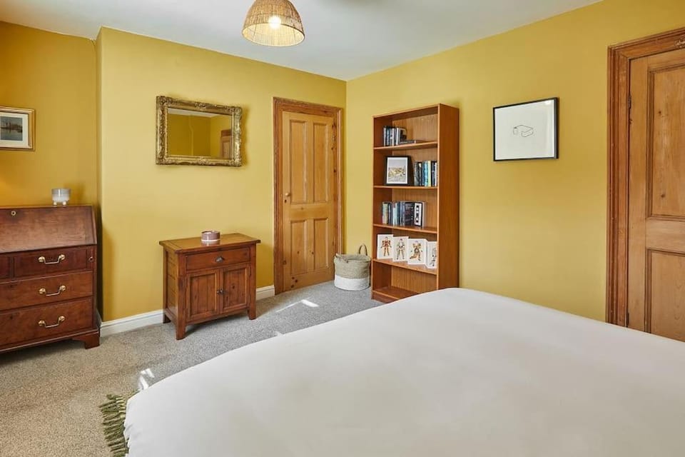 Oswy Street, Whitby. Sleeps up to 7 guests House in England