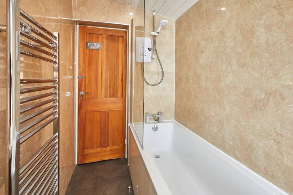 Oswy Street, Whitby. Sleeps up to 7 guests House in England