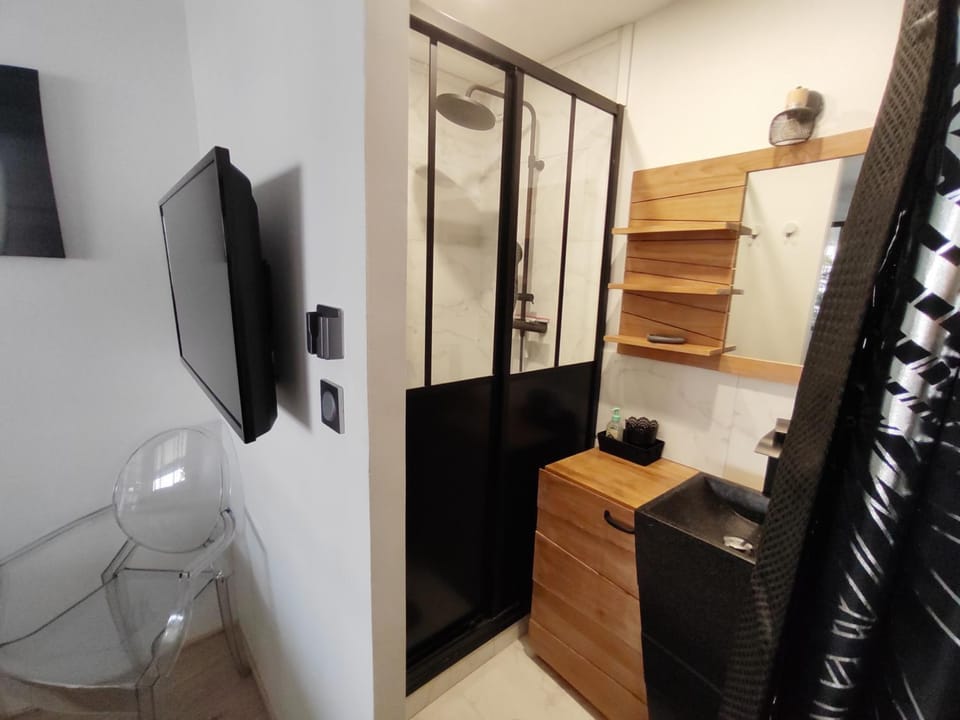 Shower, Bathroom