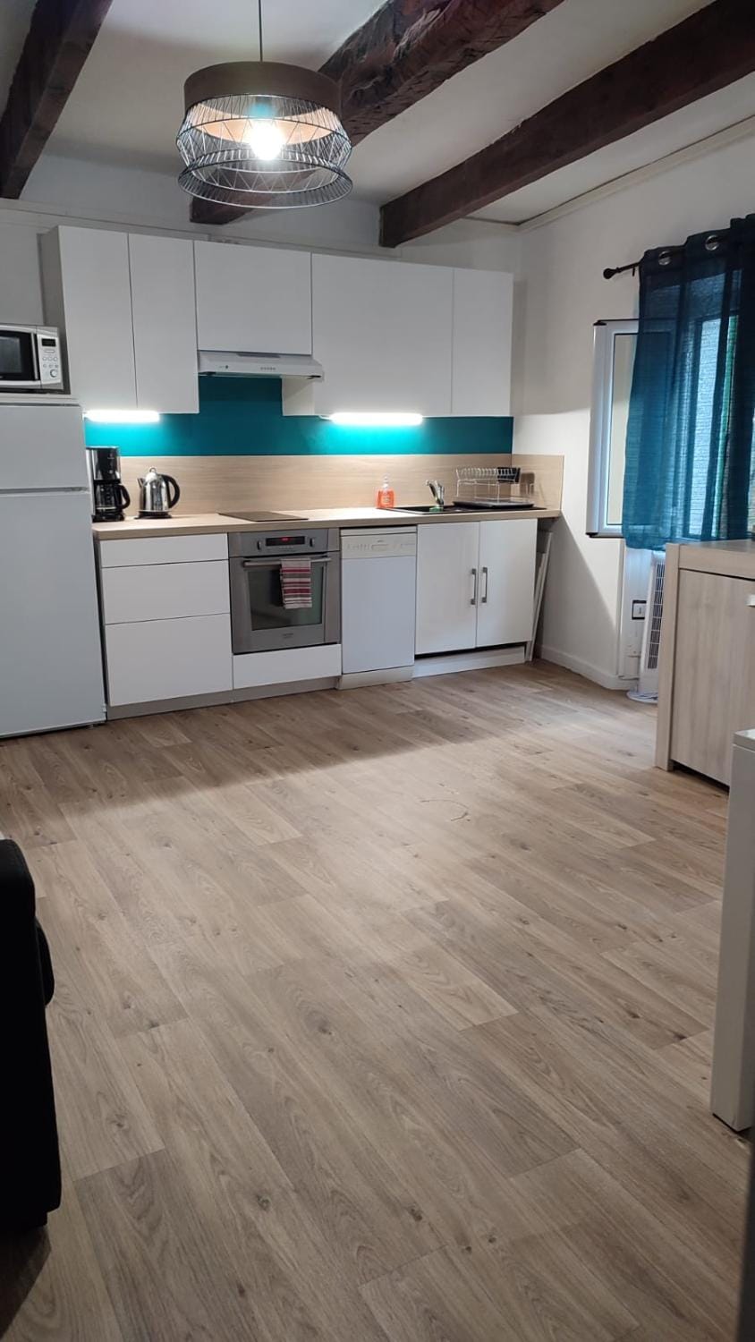 Charmant appartement de village rénové Apartment in French Riviera