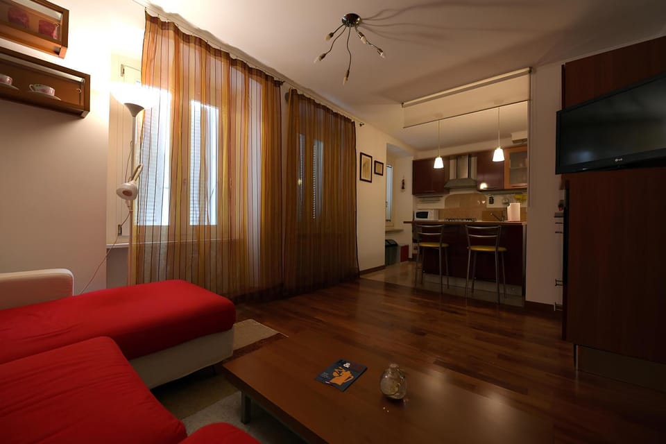 TV and multimedia, Kitchen or kitchenette, Living room, Dining area
