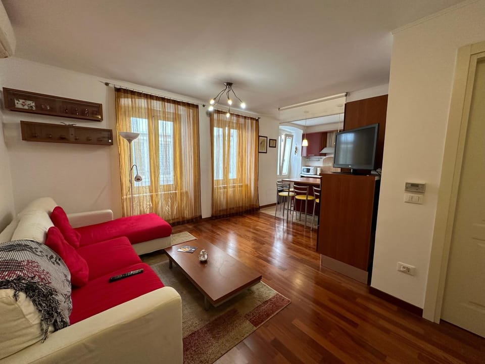 TV and multimedia, Kitchen or kitchenette, Living room, Evening entertainment